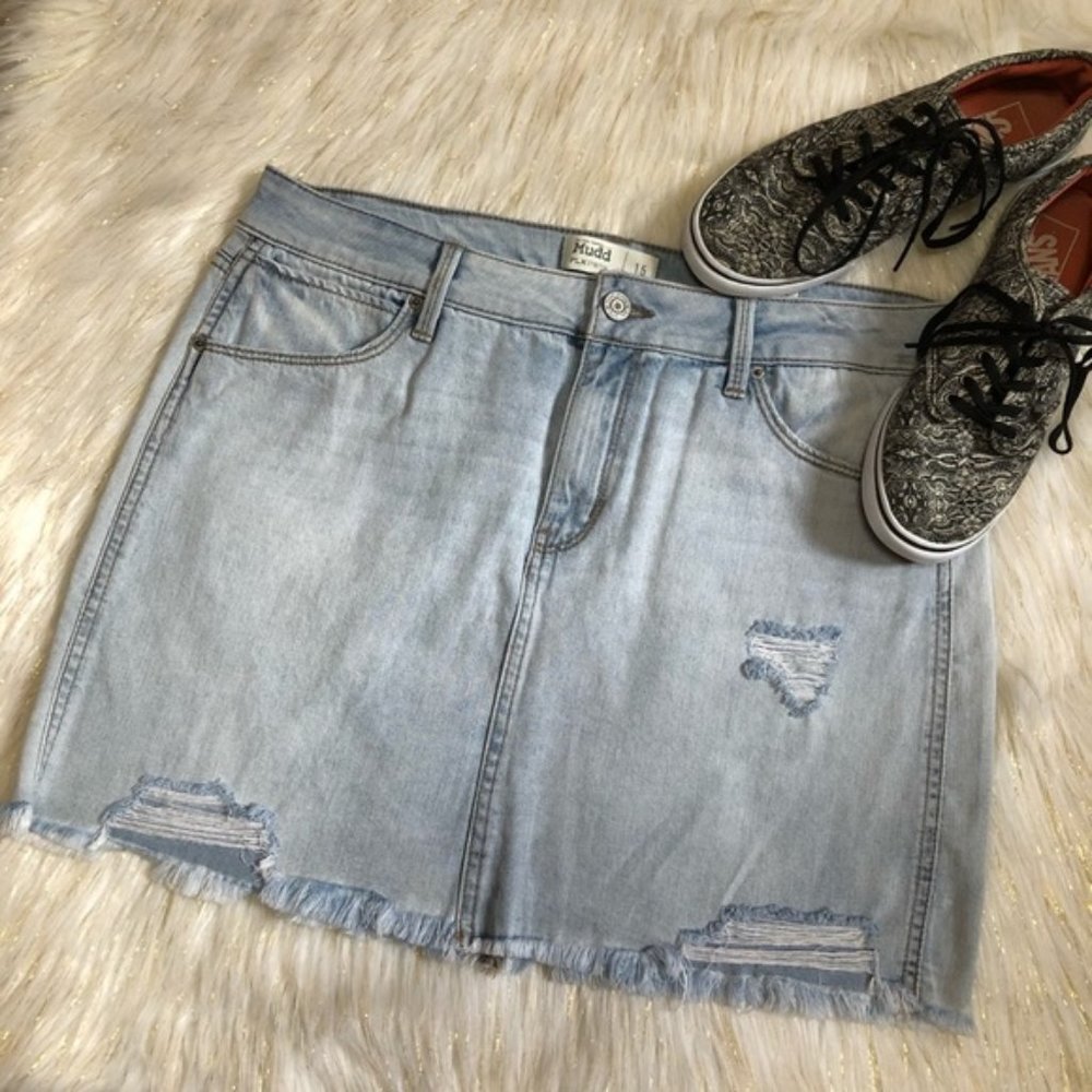 NWT MUDD Lt. Wash Destructed Skirt Junior Size 15